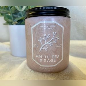 Bath and Body Works- White Tea & Sage Candle (7 oz)